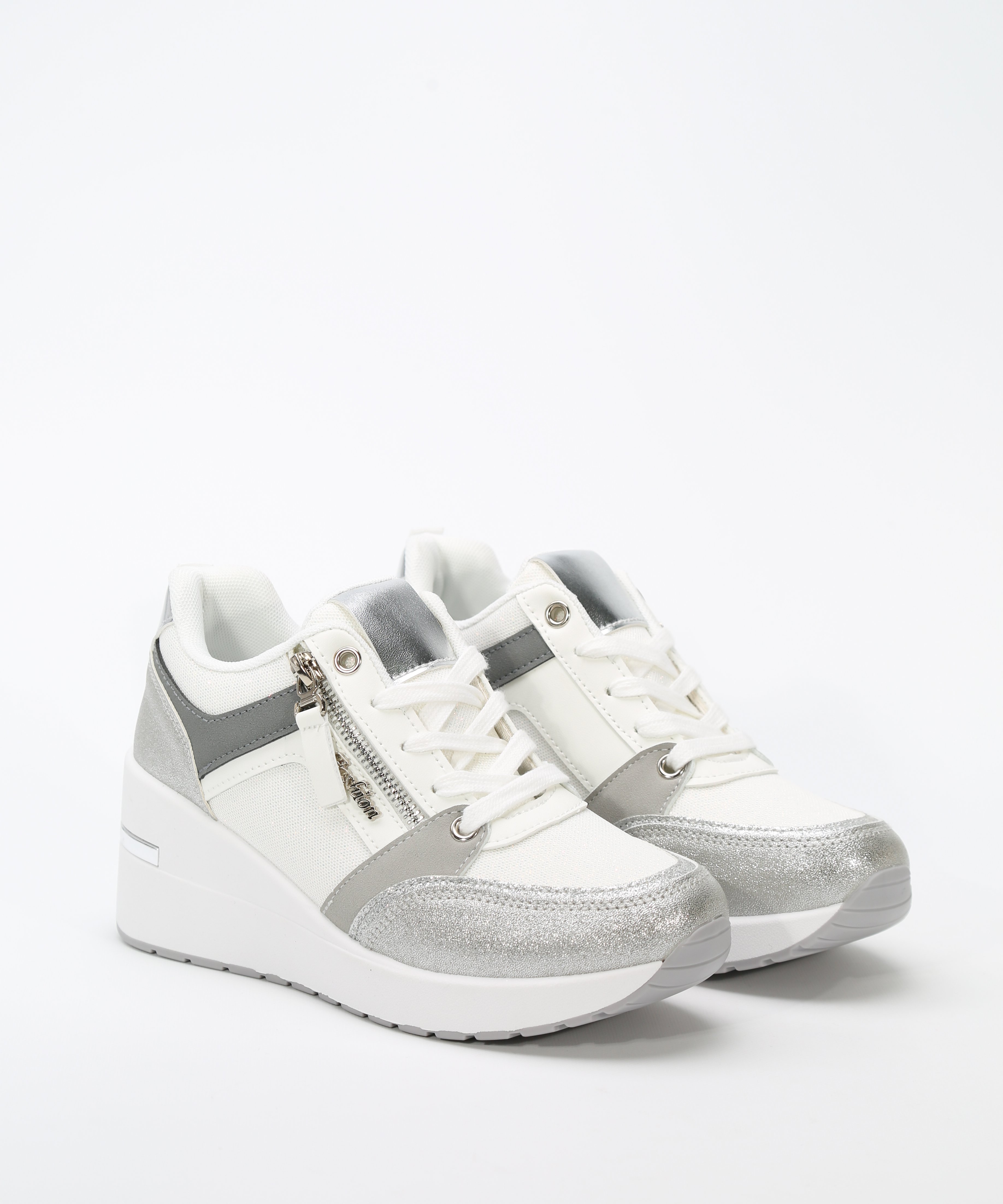 Sabrinas com cunha e fecho